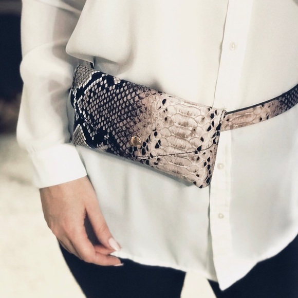 Wrap Me ‘Round Snake Print Bag - Picture 4 of 4